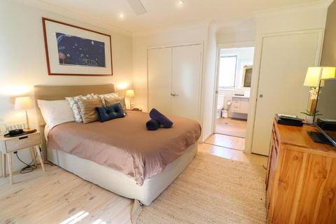 Surfside - Holiday Cairns 4