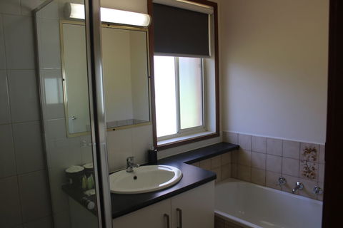 Australian Home Away At East Doncaster Andersons Creek 1 - Holiday Cairns 4