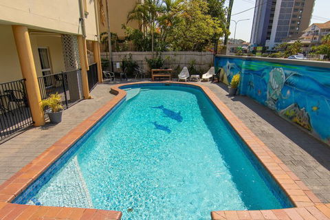 Burleigh Gold Coast Motel - Holiday Cairns 1