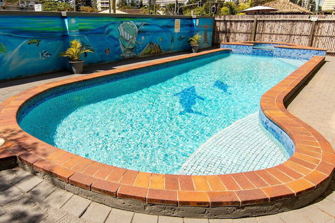 Burleigh Gold Coast Motel - Holiday Cairns 2