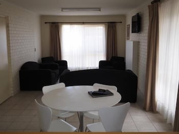 Jacaranda Motel & Holiday Units - Holiday Cairns 5