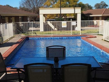 Jacaranda Motel & Holiday Units - Holiday Cairns 3