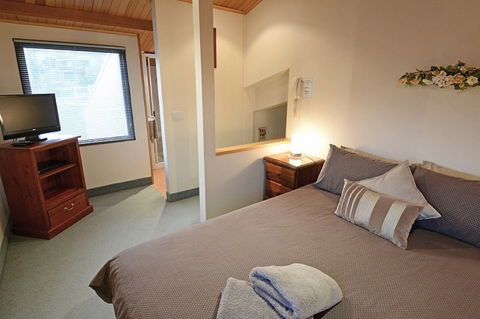 Falls Creek Country Club - Holiday Cairns 4