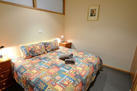 Falls Creek Country Club - Holiday Cairns 0