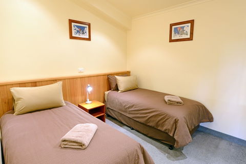 Falls Creek Country Club - Holiday Cairns 1