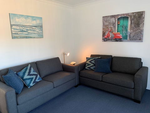 Mollymook Aquarius Apartments - Holiday Cairns 5