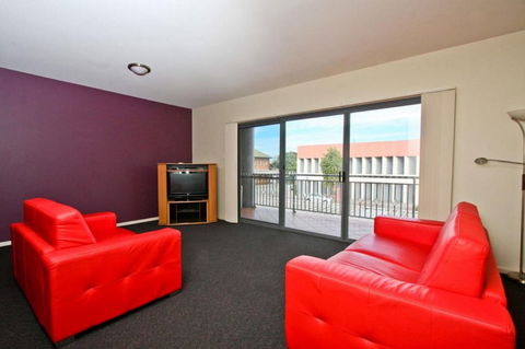 Cosmopolitan Apartments - Holiday Cairns 4