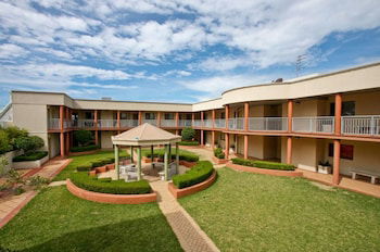 Cosmopolitan Apartments - Holiday Cairns 0
