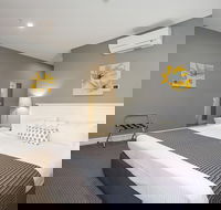 CH Boutique Hotel - Holiday Cairns