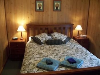 Clare Valley Cabins - Holiday Cairns 6