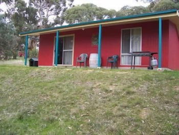 Clare Valley Cabins - Holiday Cairns 0