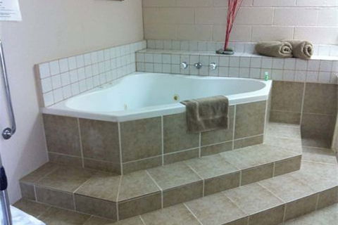 Tartan Motel - Holiday Cairns 4