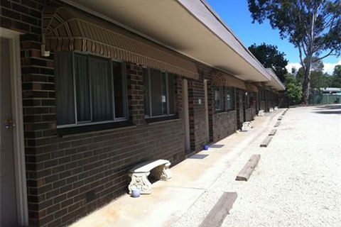 Tartan Motel - Holiday Cairns 1