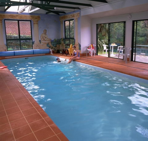 Colonial Accommodation At Undine - Holiday Cairns 1