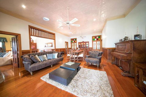 Foxwell Park Lodge & Restaurant - Holiday Cairns 2