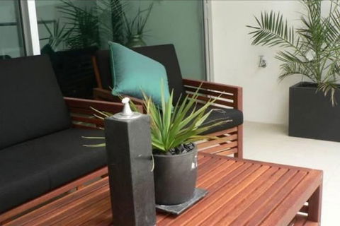 Breeze Beachfront Apartments - Holiday Cairns 4