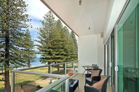 Breeze Beachfront Apartments - Holiday Cairns 5