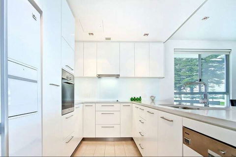 Breeze Beachfront Apartments - Holiday Cairns 6