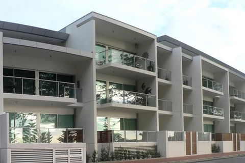 Breeze Beachfront Apartments - Holiday Cairns 2