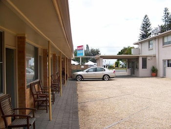 Beach Motel Woolgoolga - Holiday Cairns 6