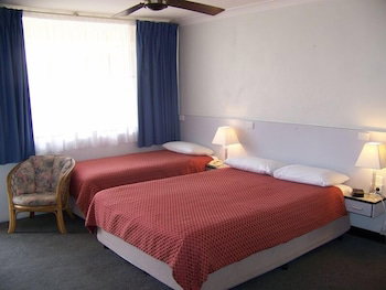 Beach Motel Woolgoolga - Holiday Cairns 1