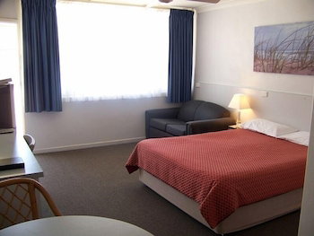 Beach Motel Woolgoolga - Holiday Cairns 2
