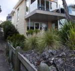 Battery Cove Beach Front Apartment - Holiday Cairns