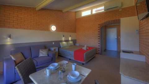 Tenterfield Motor Inn - Holiday Cairns 5
