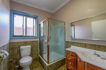 CBD Accommodation Tamworth - Holiday Cairns 4