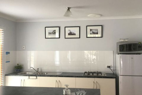 Lazy Days Bed & Breakfast Cottage - Holiday Cairns 2