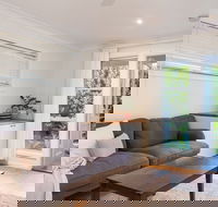 Surf Side Retreat - Holiday Cairns