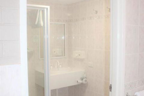 Canowindra Riverview Motel - Holiday Cairns 7