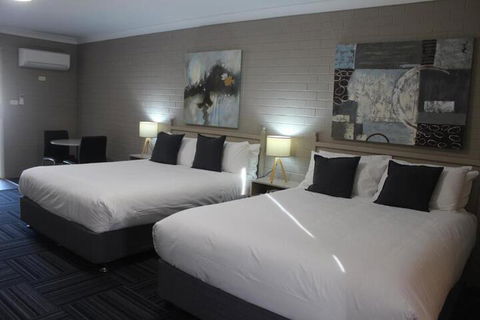 Canowindra Riverview Motel - Holiday Cairns 2
