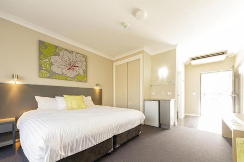 Cowra Services Club Motel - Holiday Cairns 3