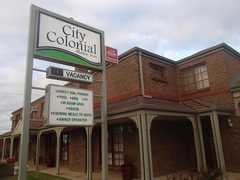 City Colonial Motor Inn - Holiday Cairns 2