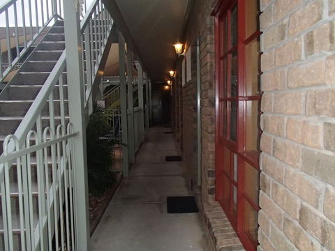 City Colonial Motor Inn - Holiday Cairns 3
