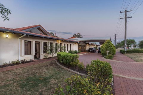 Banksia Motel Collie - Holiday Cairns 3