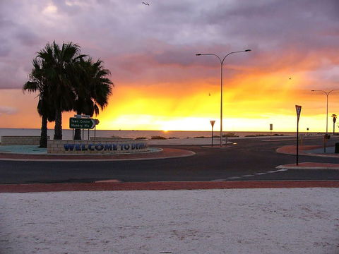 Wildsights Beach Units - Holiday Cairns 0
