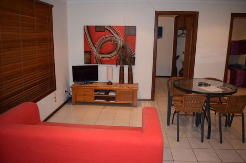 Wildsights Beach Units - Holiday Cairns 4