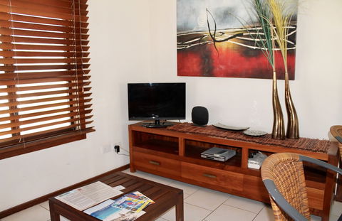 Wildsights Beach Units - Holiday Cairns 2