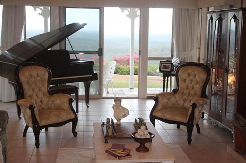 Highwood Park B & B Guest Lodge - Holiday Cairns 5