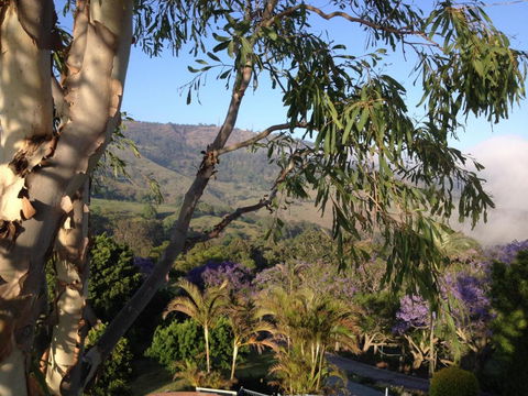 Highwood Park B & B Guest Lodge - Holiday Cairns 6