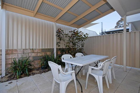 The Block Views Apartments Victor Harbor - Holiday Cairns 6
