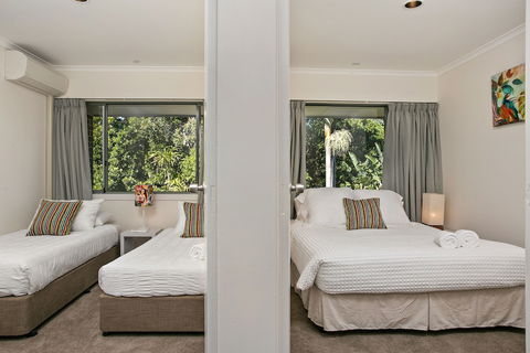 A Perfect Stay - 2 James Cook Apartments - Holiday Cairns 0
