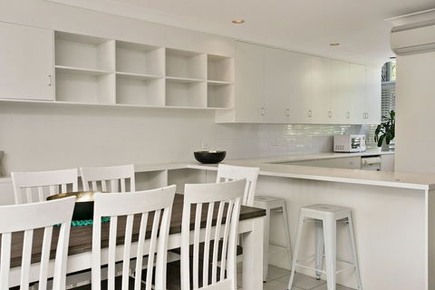 A Perfect Stay - 2 James Cook Apartments - Holiday Cairns 1