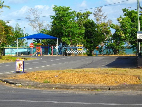 Kurrmine Beach Motel - Holiday Cairns 2