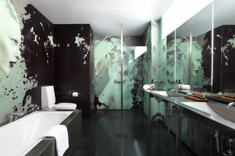 Adelphi Hotel - Holiday Cairns 5