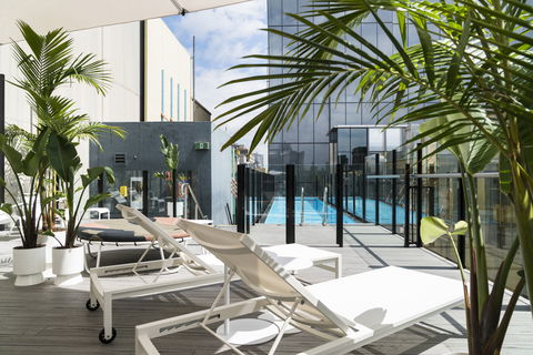 Adelphi Hotel - Holiday Cairns 8