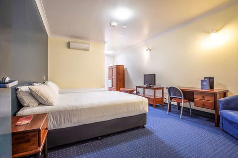 Atherton Hotel - Holiday Cairns 2