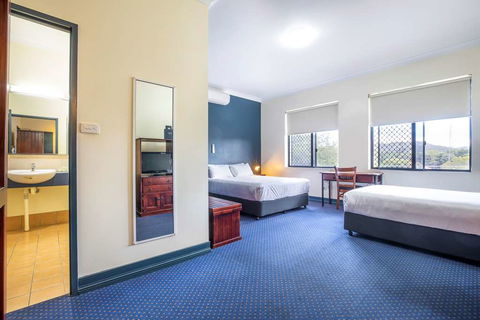 Atherton Hotel - Holiday Cairns 4